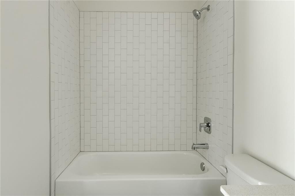 3 bedroom, 4 bathroom, 2,359 sq ft townhouse for sale at 2029 Memorial Drive 34, Atlanta, GA 30317 — photo 5