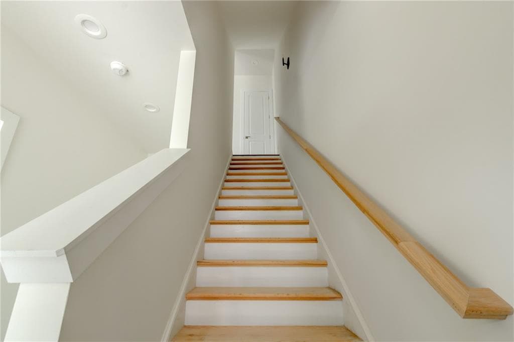 3 bedroom, 4 bathroom, 2,359 sq ft townhouse for sale at 2029 Memorial Drive 34, Atlanta, GA 30317 — photo 6