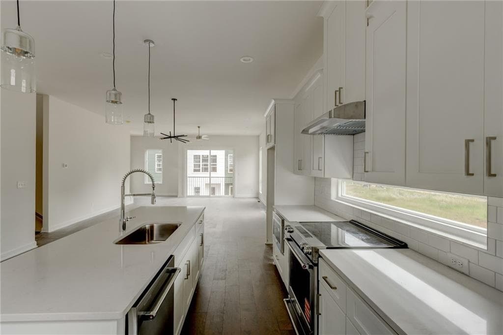 3 bedroom, 4 bathroom, 2,359 sq ft townhouse for sale at 2029 Memorial Drive 34, Atlanta, GA 30317 — photo 10