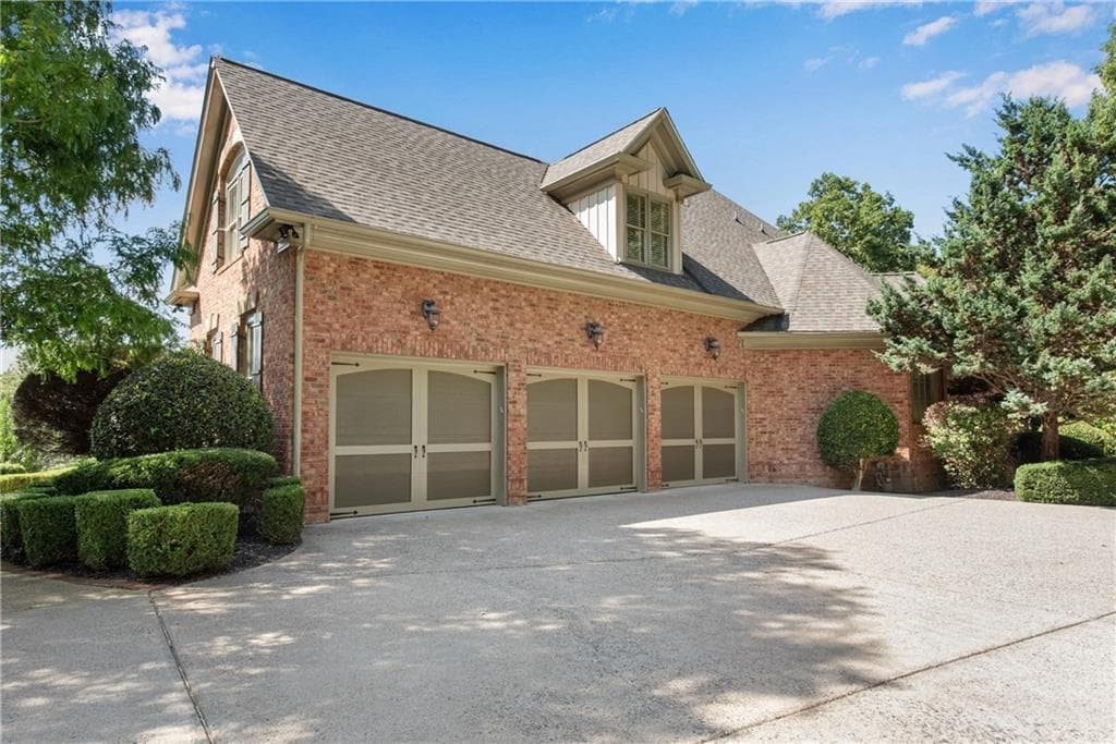 5 bedroom, 5 bathroom single family residence for rent at 8335 Hurakan Creek Crossing, Cumming, GA 30028 for $15,000 a month — photo 6
