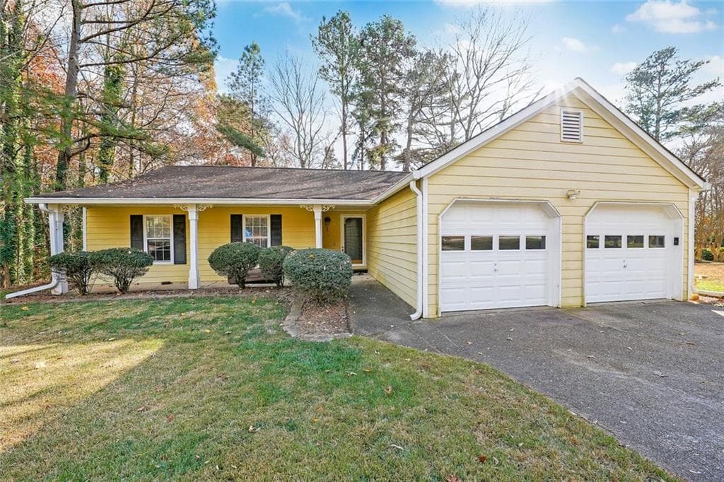 3 bedroom, 2 bathroom, 1,462 sq ft single family residence sold at 2790 Grassland Court, Kennesaw, GA 30152