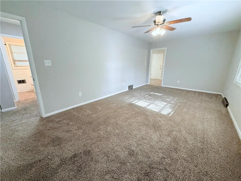 3 bedroom, 2 bathroom, 1,491 sq ft single family residence under contract at 318 W Bonnell Street, Oxford, GA 30054 — photo 7