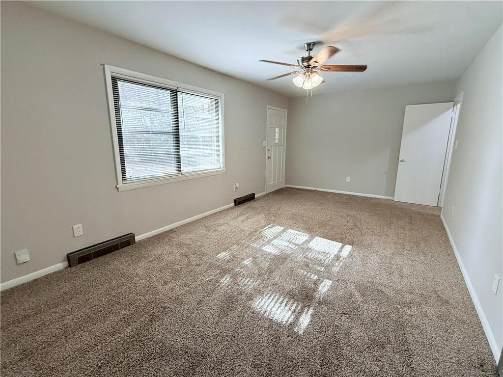 3 bedroom, 2 bathroom, 1,491 sq ft single family residence under contract at 318 W Bonnell Street, Oxford, GA 30054 — photo 8