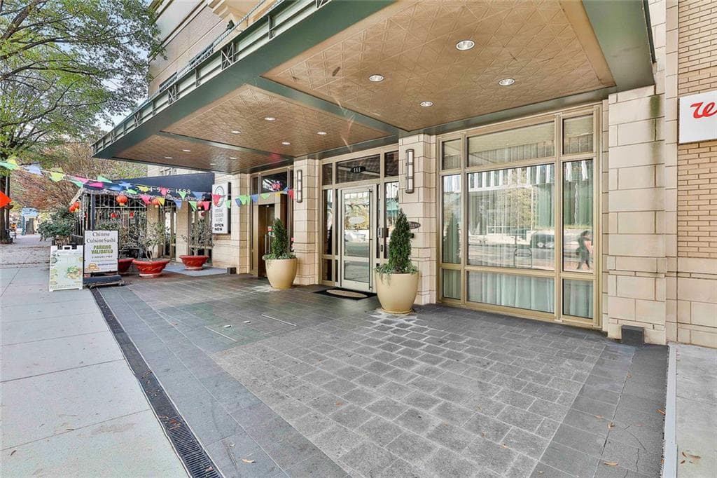 2 bedroom, 2 bathroom, 1,135 sq ft condominium sold at 565 Peachtree Street 1511, Atlanta, GA 30308