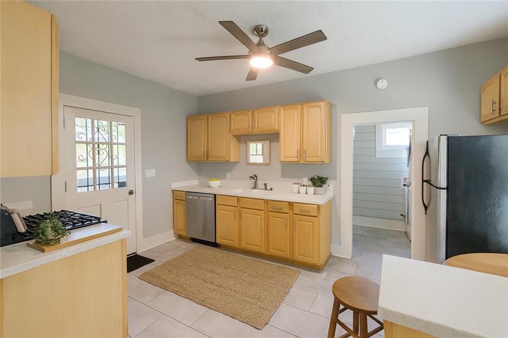2 bedroom, 1 bathroom, 1,216 sq ft single family residence for sale at 1148 Hardee Street, Atlanta, GA 30307 — photo 4