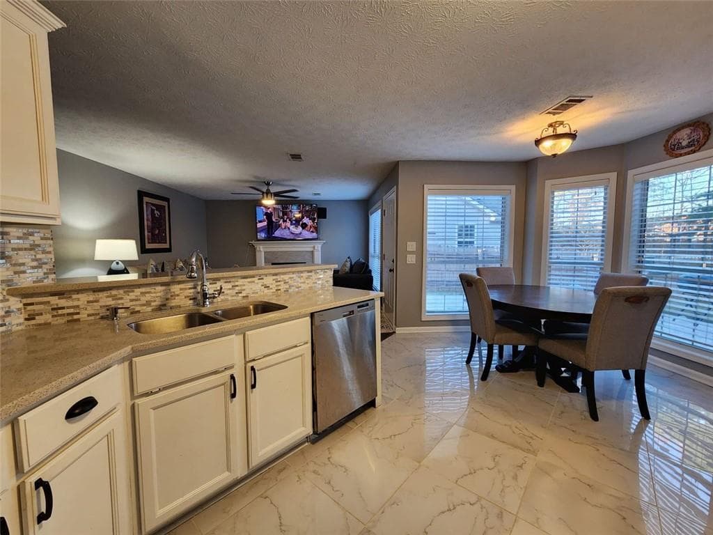 4 bedroom, 4 bathroom, 2,542 sq ft single family residence under contract at 225 JON JEFF Drive, Lilburn, GA 30047 — photo 8