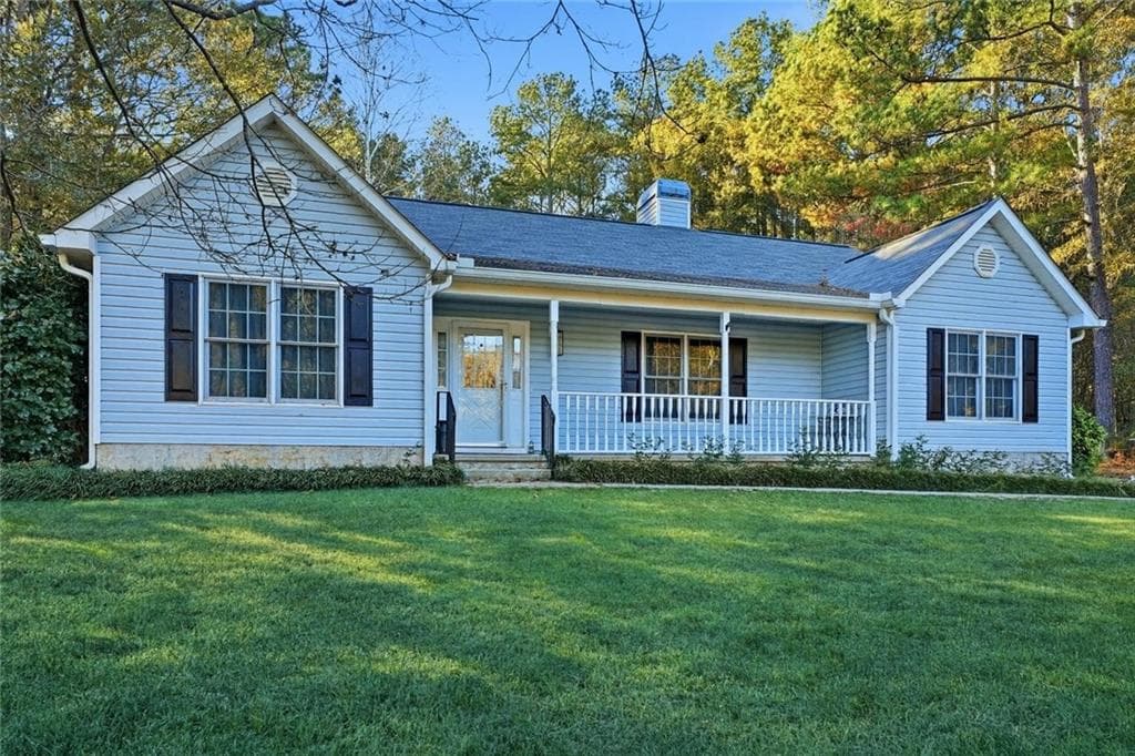 4 bedroom, 3 bathroom, 1,893 sq ft single family residence under contract at 745 Country Lake Court, Mcdonough, GA 30252 — photo 2