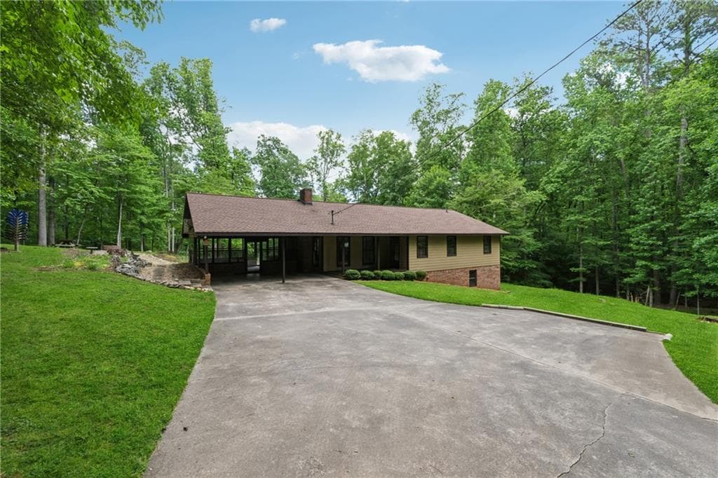 3 bedroom, 2 bathroom, 1,344 sq ft single family residence under contract at 2270 Dinsmore Road, Alpharetta, GA 30004 — photo 2