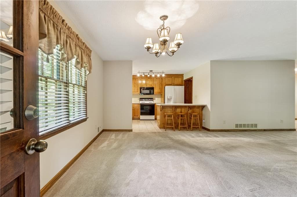 3 bedroom, 2 bathroom, 1,344 sq ft single family residence under contract at 2270 Dinsmore Road, Alpharetta, GA 30004 — photo 8