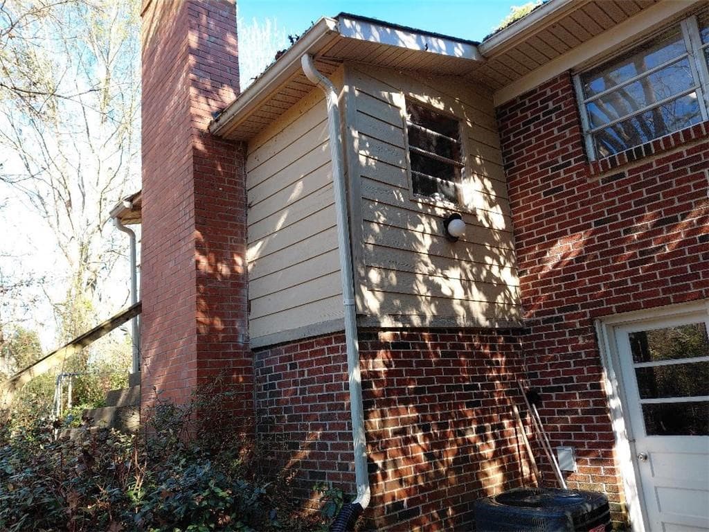 2 bedroom, 1 bathroom, 1,307 sq ft single family residence for sale at 3026 Marietta Highway, Canton, GA 30114