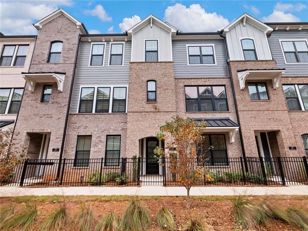 525 Ashbury Drive, Roswell, GA 30076 — most recent listing photo