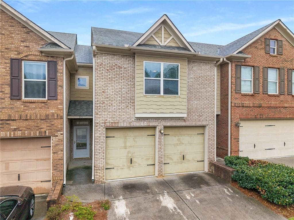 3 bedroom, 3 bathroom, 1,957 sq ft townhouse for sale at 315 Oakland Hills Way, Lawrenceville, GA 30044 — photo 2