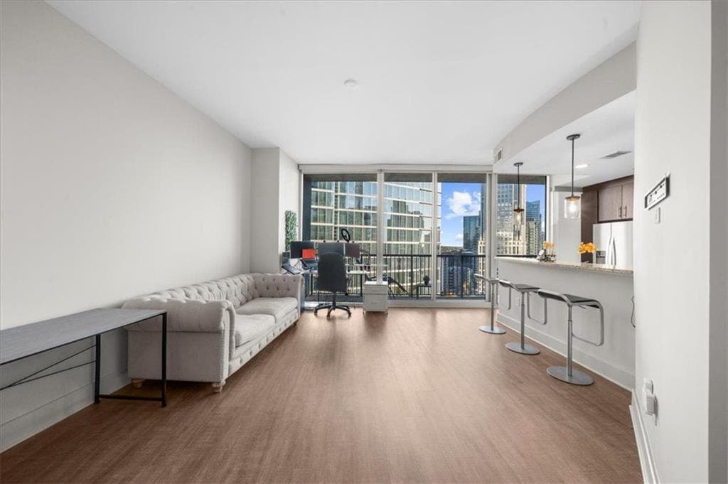 1 bedroom, 1 bathroom, 805 sq ft condominium for sale at 1080 PEACHTREE Street 1408, Atlanta, GA 30309 — photo 2