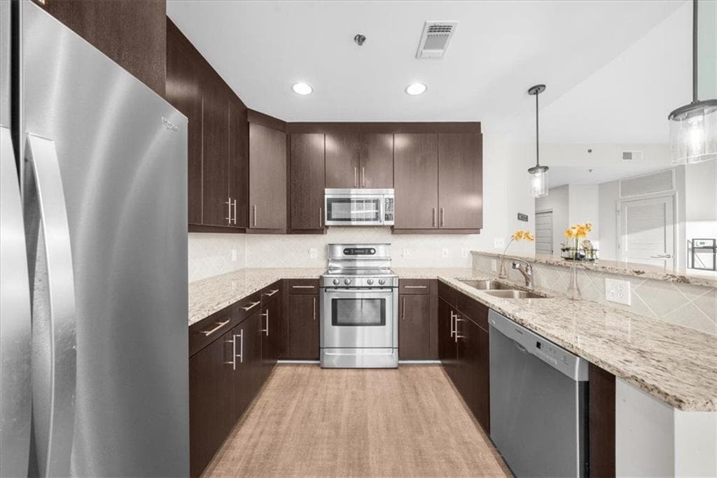 1 bedroom, 1 bathroom, 805 sq ft condominium for sale at 1080 PEACHTREE Street 1408, Atlanta, GA 30309 — photo 6