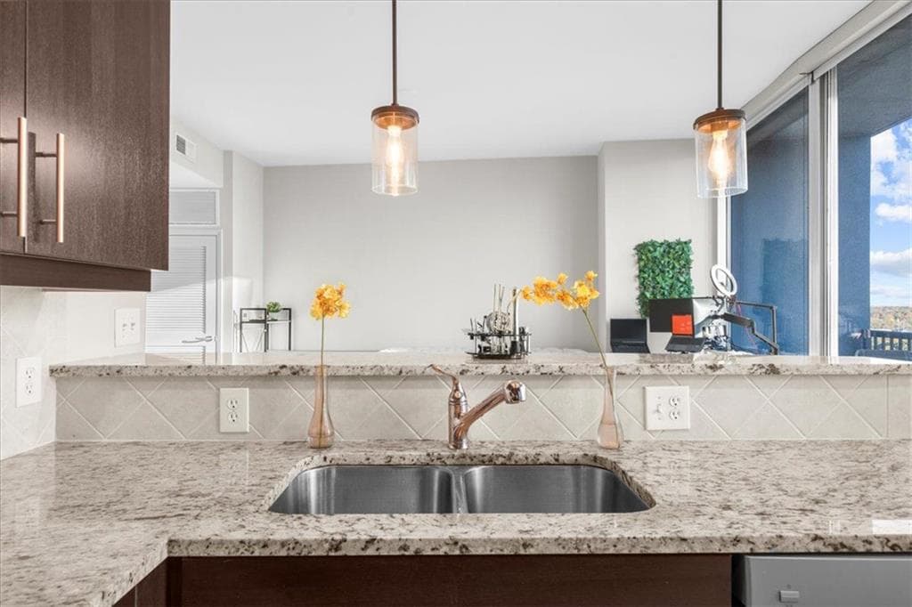 1 bedroom, 1 bathroom, 805 sq ft condominium for sale at 1080 PEACHTREE Street 1408, Atlanta, GA 30309 — photo 7