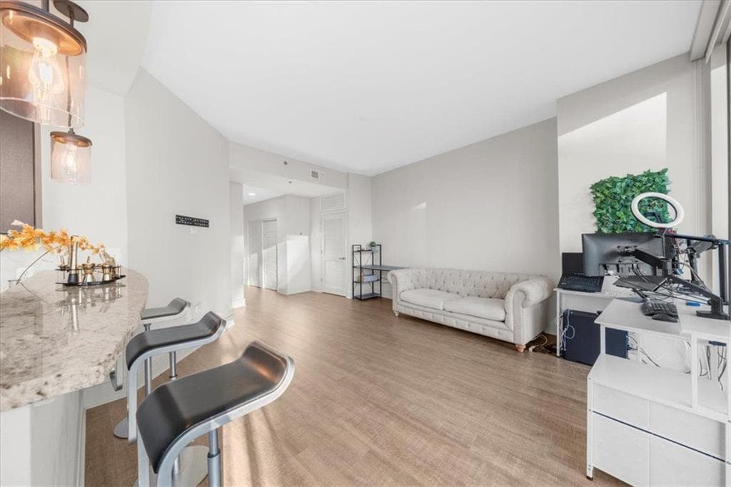 1 bedroom, 1 bathroom, 805 sq ft condominium for sale at 1080 PEACHTREE Street 1408, Atlanta, GA 30309 — photo 8