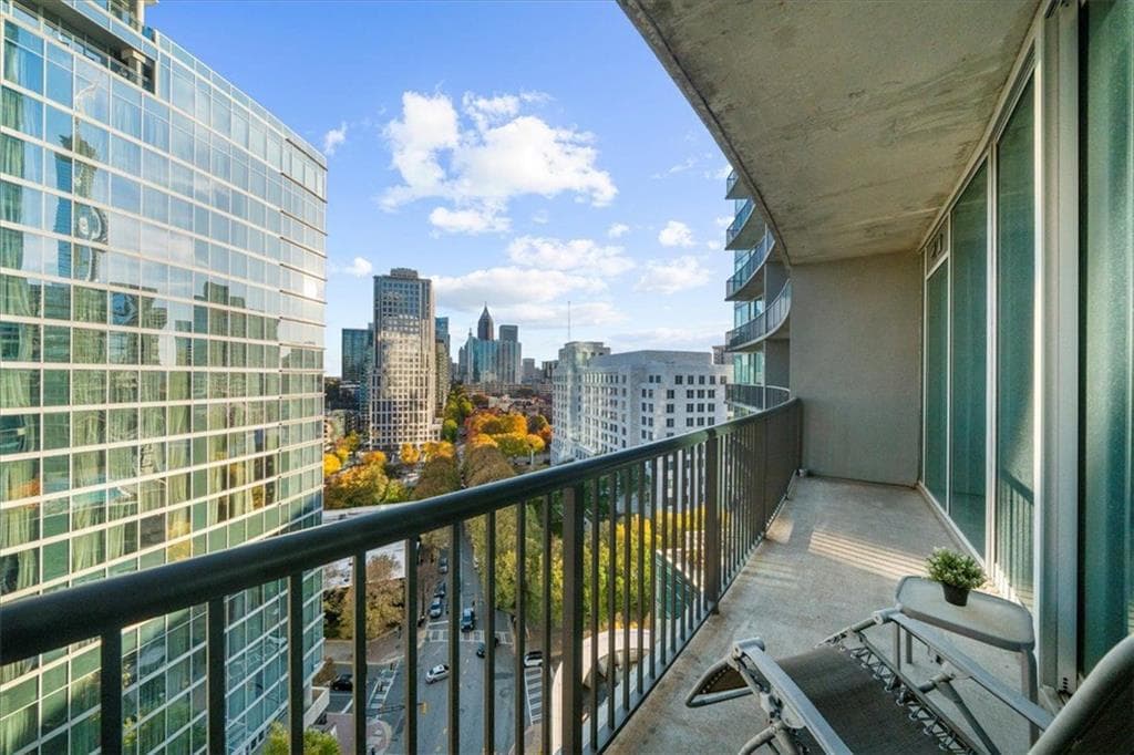 1 bedroom, 1 bathroom, 805 sq ft condominium for sale at 1080 PEACHTREE Street 1408, Atlanta, GA 30309 — photo 3