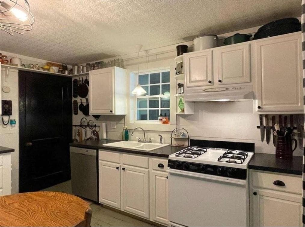 4 bedroom, 2 bathroom, 2,008 sq ft single family residence for sale at 97 Sycamore Street, Rockmart, GA 30153 — photo 4