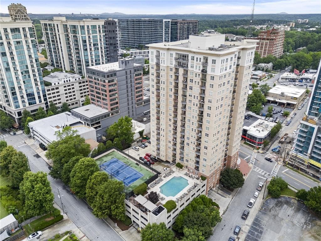 1 bedroom, 1 bathroom, 1,011 sq ft condominium sold at 325 E Paces Ferry Road 313, Atlanta, GA 30305