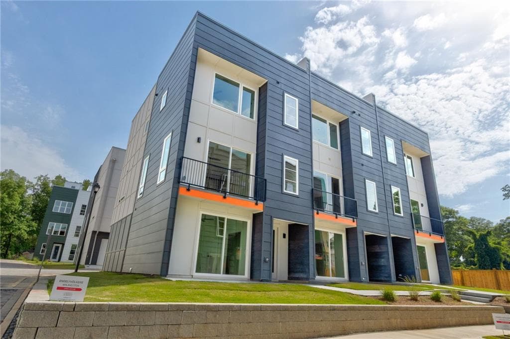 3 bedroom, 4 bathroom, 2,359 sq ft townhouse for sale at 2029 Memorial Drive 32, Atlanta, GA 30317