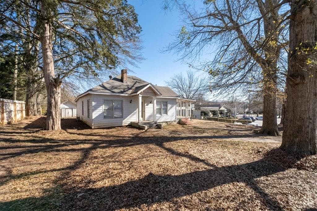 5 bedroom, 3 bathroom, 2,112 sq ft single family residence for sale at 2930 Dallas Street, Kennesaw, GA 30144 — photo 4