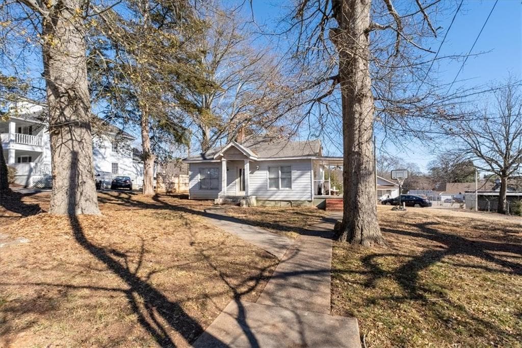 5 bedroom, 3 bathroom, 2,112 sq ft single family residence for sale at 2930 Dallas Street, Kennesaw, GA 30144 — photo 5