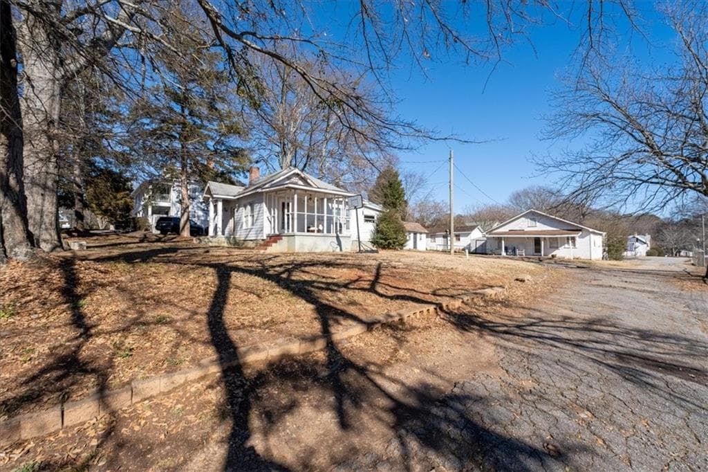 5 bedroom, 3 bathroom, 2,112 sq ft single family residence for sale at 2930 Dallas Street, Kennesaw, GA 30144 — photo 7