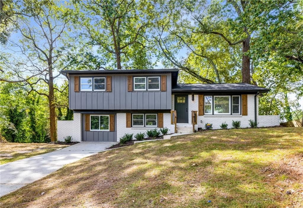 4 bedroom, 3 bathroom, 1,700 sq ft single family residence sold at 1483 Town Country Drive, Atlanta, GA 30316