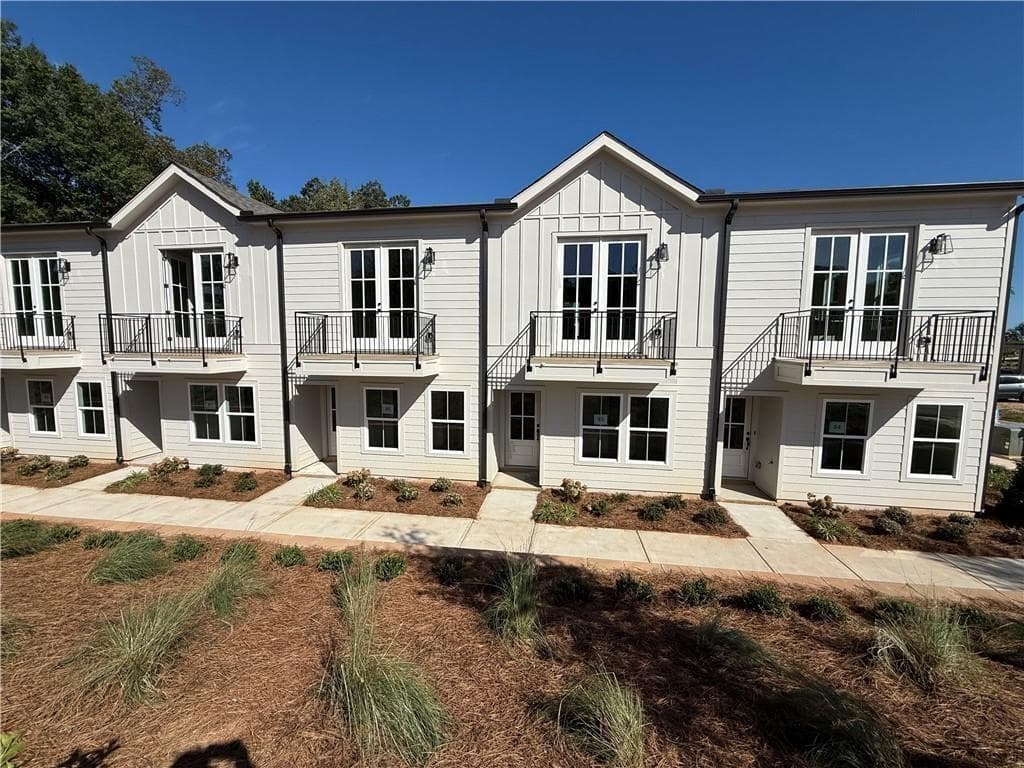 2 bedroom, 2 bathroom, 888 sq ft townhouse sold at 1393 Breezy Circle SE 85, Atlanta, GA 30315