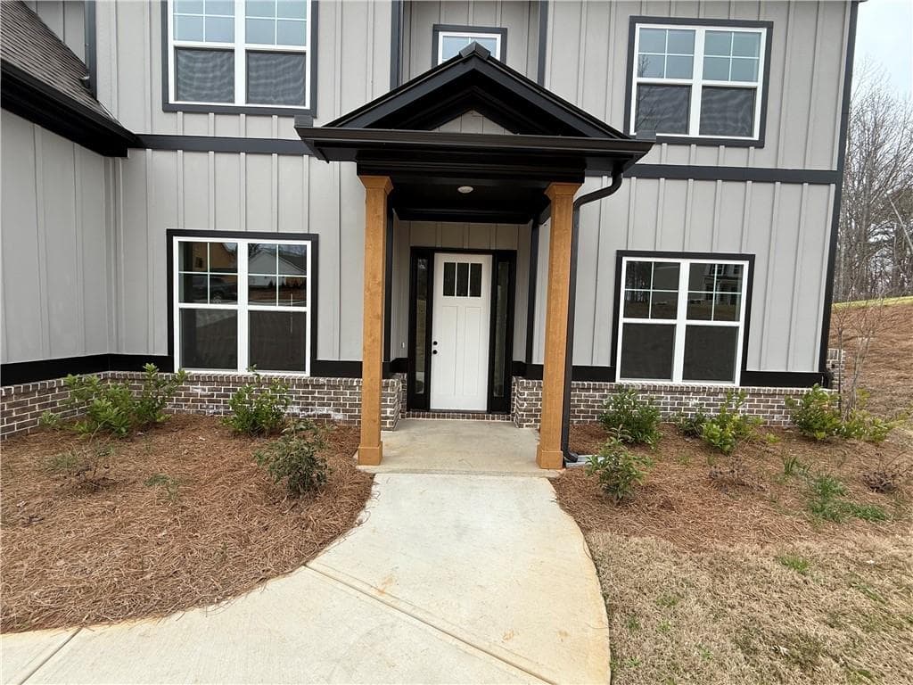 5 bedroom, 4 bathroom, 3,573 sq ft single family residence for sale at 3229 TRADITIONS Way, Jefferson, GA 30549 — photo 3