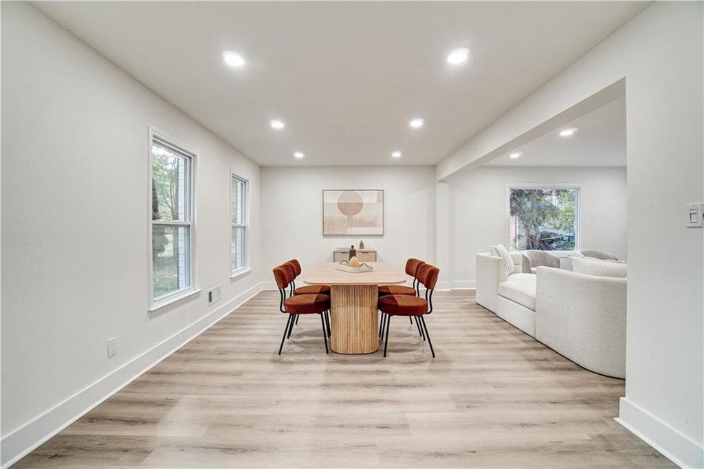 5 bedroom, 4 bathroom, 2,711 sq ft single family residence under contract at 1414 Logan Circle, Marietta, GA 30062 — photo 3