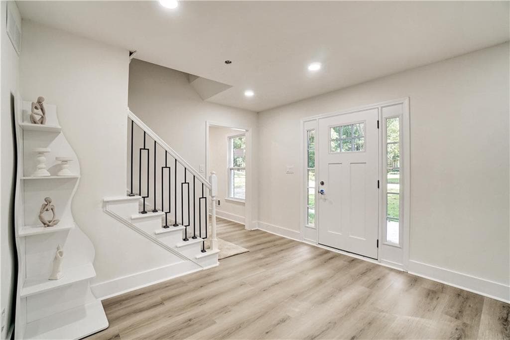 5 bedroom, 4 bathroom, 2,711 sq ft single family residence under contract at 1414 Logan Circle, Marietta, GA 30062 — photo 5