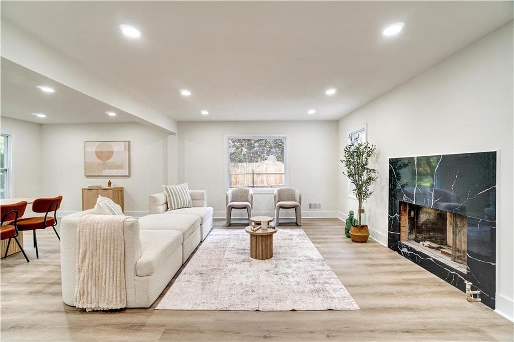 5 bedroom, 4 bathroom, 2,711 sq ft single family residence under contract at 1414 Logan Circle, Marietta, GA 30062 — photo 6