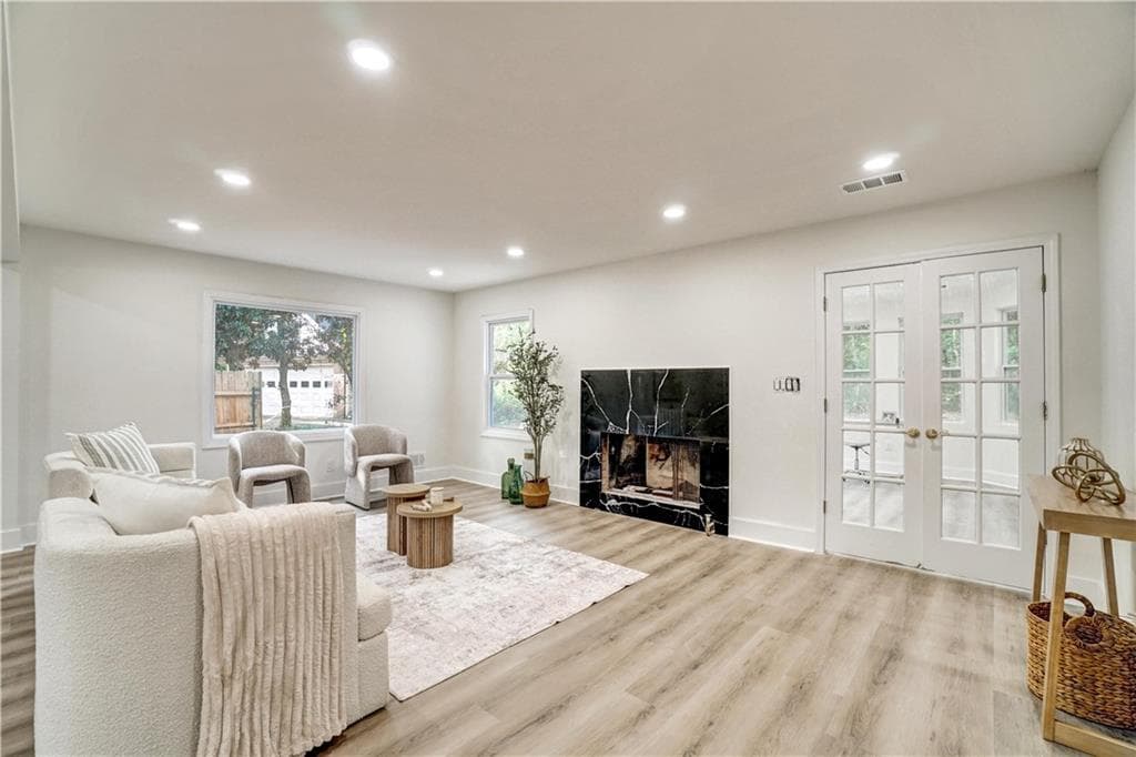 5 bedroom, 4 bathroom, 2,711 sq ft single family residence under contract at 1414 Logan Circle, Marietta, GA 30062 — photo 7