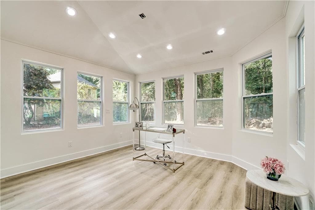 5 bedroom, 4 bathroom, 2,711 sq ft single family residence under contract at 1414 Logan Circle, Marietta, GA 30062 — photo 9