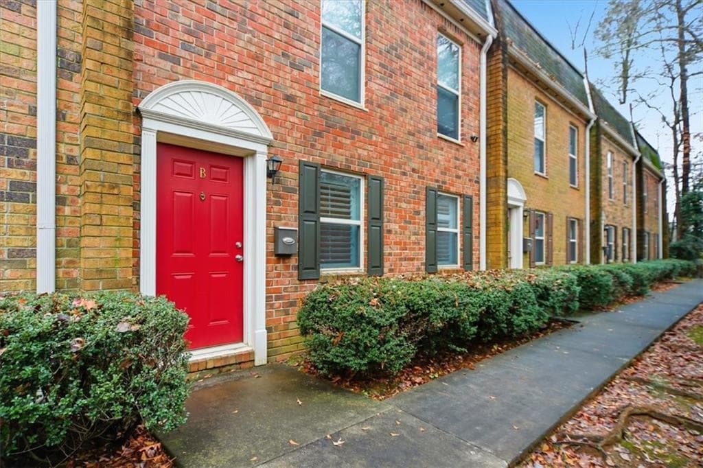 3 bedroom, 3 bathroom, 1,600 sq ft condominium for sale at 115 Winding River Drive B, Atlanta, GA 30350 — photo 3