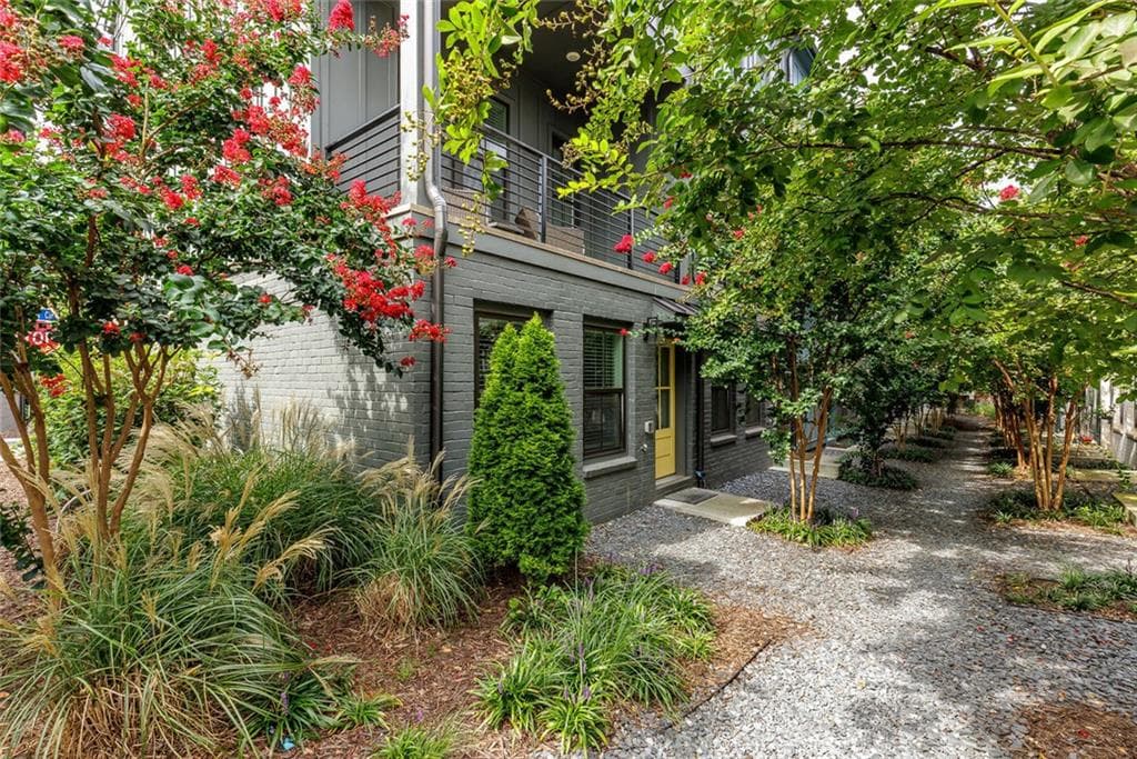 183 Chestnut Circle, Atlanta, GA 30342 — most recent listing photo