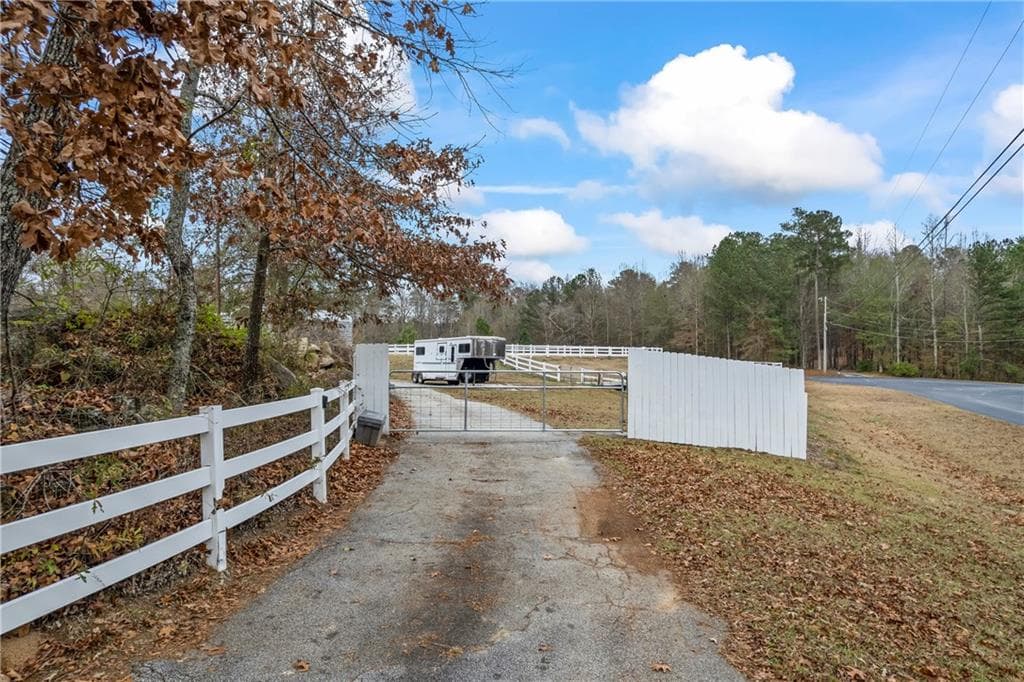 4 bedroom, 4 bathroom, 4,137 sq ft single family residence under contract at 2150 Smyrna Ridge Court, Conyers, GA 30094 — photo 8