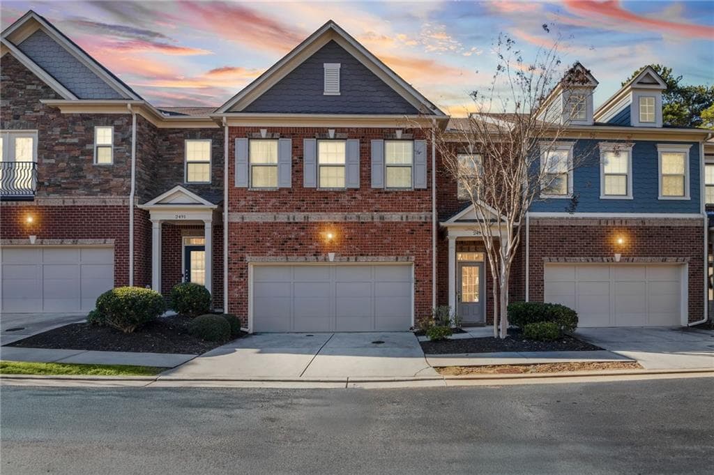 3 bedroom, 4 bathroom, 2,676 sq ft townhouse sold at 2495 Norwood Drive, Smyrna, GA 30080