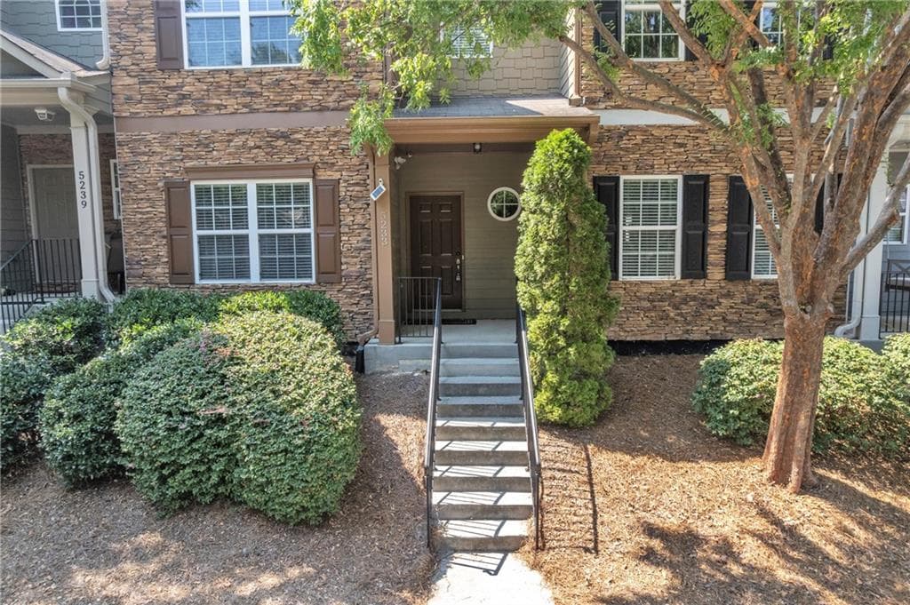 3 bedroom, 3 bathroom, 2,126 sq ft townhouse sold at 5233 Whiteoak Avenue, Smyrna, GA 30080