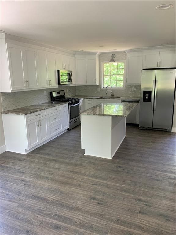 3 bedroom, 2 bathroom single family residence for rent at 1039 Washington Avenue, Woodstock, GA 30188 for $2,200 a month — photo 3