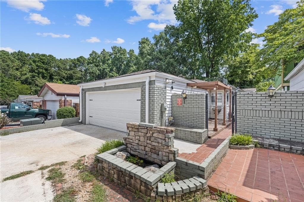 935 Bobcat Court, Marietta, GA 30067 — most recent listing photo