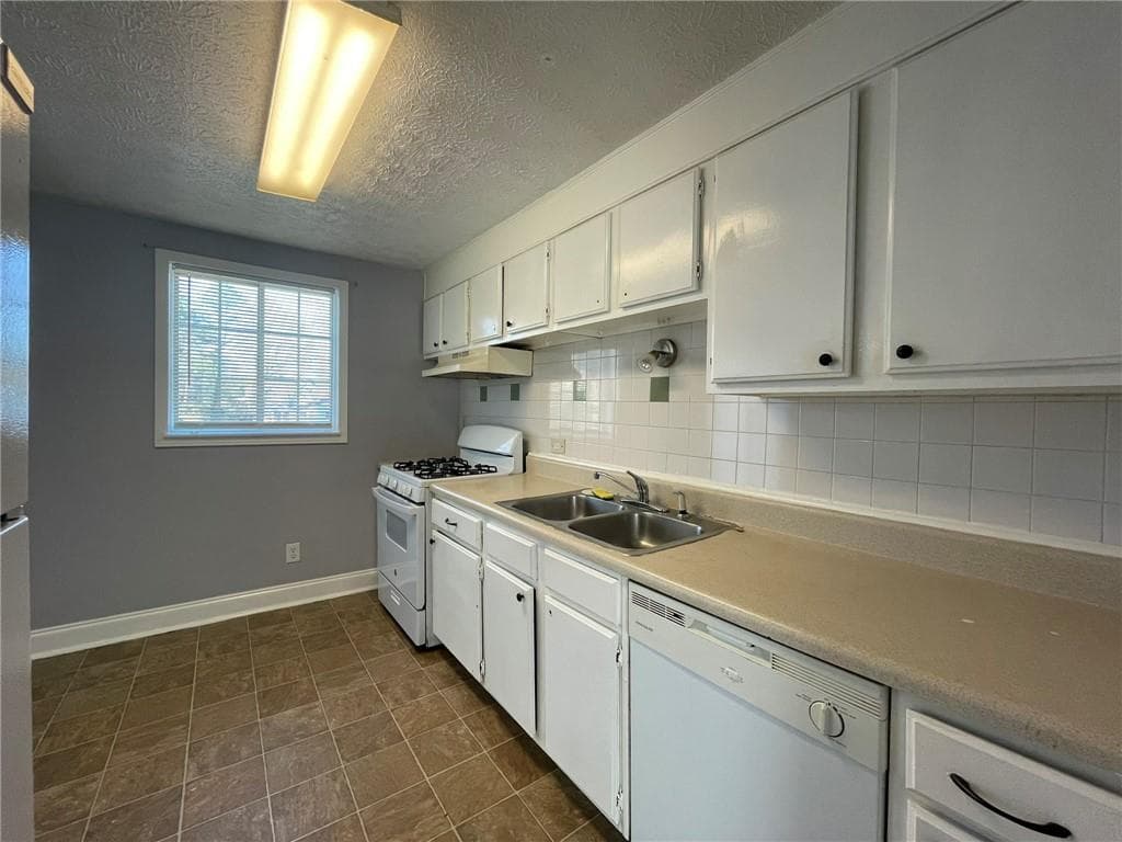 3 bedroom, 2 bathroom, 1,368 sq ft single family residence for rent at 1001 Traymore Drive, Norcross, GA 30093 for $1,600 a month — photo 6