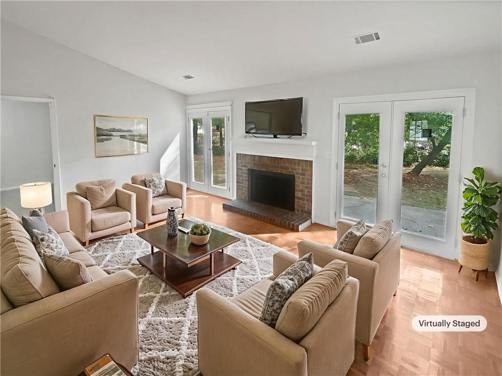 3 bedroom, 2 bathroom, 1,340 sq ft single family residence under contract at 4727 Garden Hills Drive, Stone Mountain, GA 30083 — photo 2