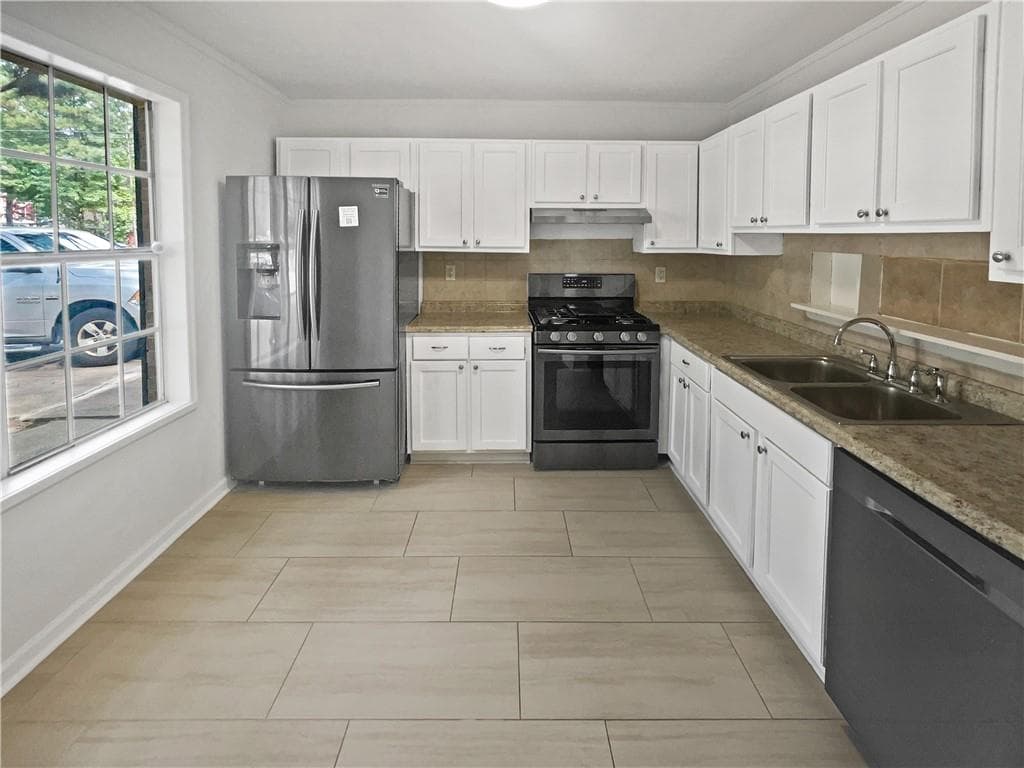 3 bedroom, 2 bathroom, 1,340 sq ft single family residence under contract at 4727 Garden Hills Drive, Stone Mountain, GA 30083 — photo 6