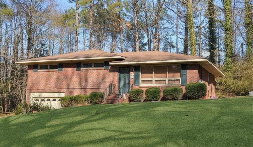 4 bedroom, 2 bathroom, 1,944 sq ft single family residence for sale at 1204 CLUB HOUSE Road, Columbus, GA 31903 — photo 2