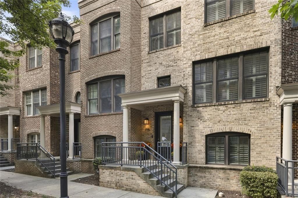 718 Cosmopolitan Drive 1225, Atlanta, GA 30324 — most recent listing photo