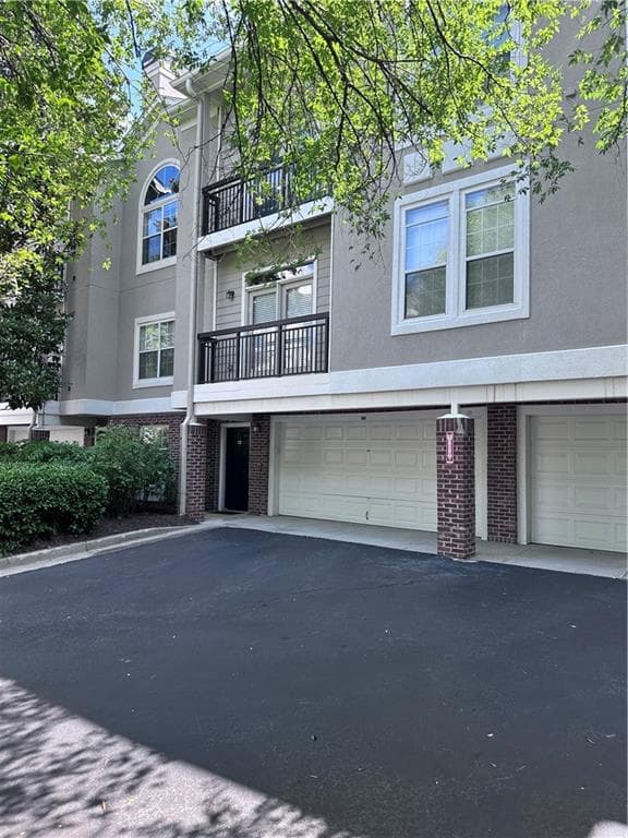 3 bedroom, 2 bathroom, 1,649 sq ft condominium sold at 4244 River Green Drive 111, Atlanta, GA 30327