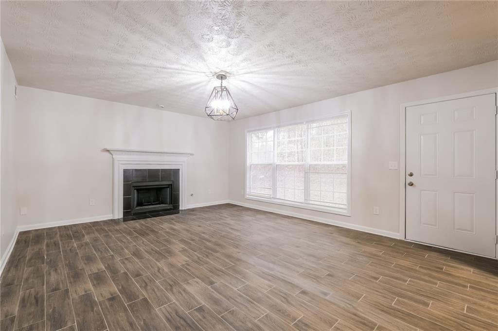 4 bedroom, 3 bathroom, 2,598 sq ft single family residence under contract at 7078 Reserve Court, Flowery Branch, GA 30542 — photo 3