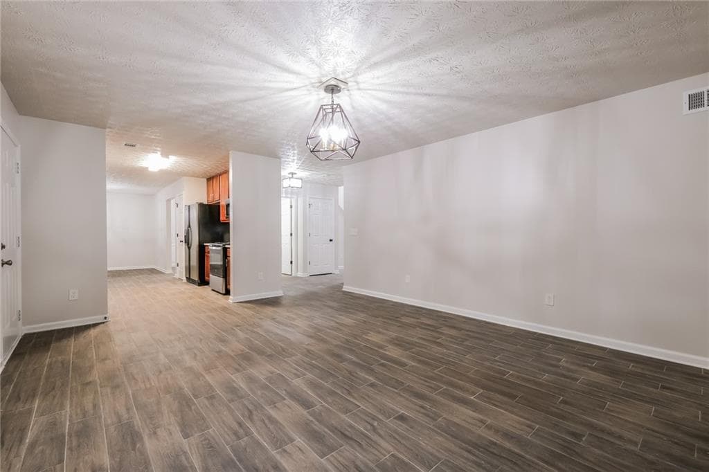 4 bedroom, 3 bathroom, 2,598 sq ft single family residence under contract at 7078 Reserve Court, Flowery Branch, GA 30542 — photo 5